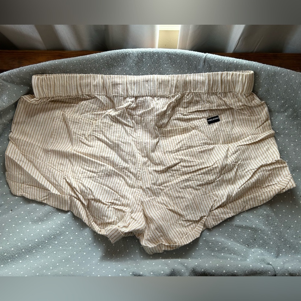 Volcom Shorts - Picture 2 of 2